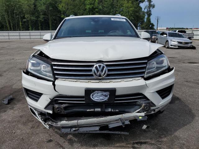 WVGRF7BP9HD006694 - 2017 VOLKSWAGEN TOUAREG WOLFSBURG WHITE photo 5