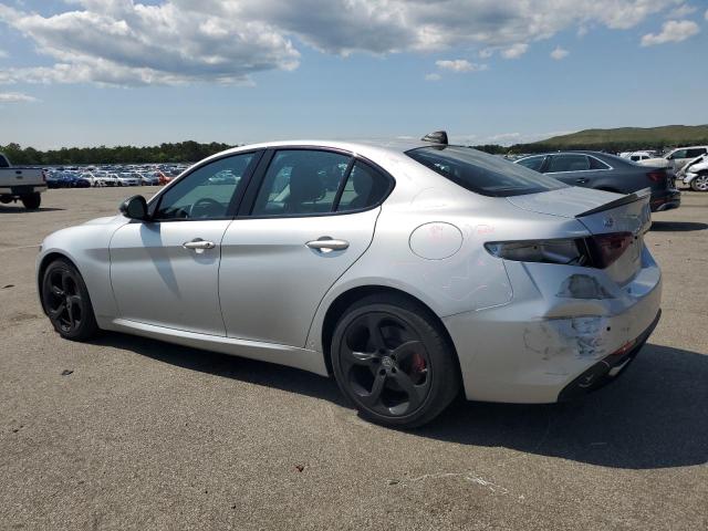 ZARFAEDN9H7533774 - 2017 ALFA ROMEO GIULIA Q4 银色 照片 2