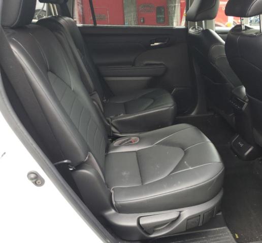 5TDGZRBH9NS564231 - 2022 TOYOTA HIGHLANDER XLE WHITE photo 11