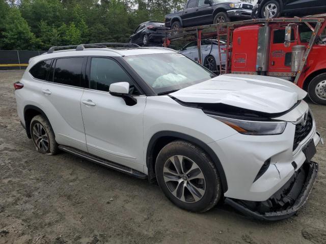 5TDGZRBH9NS564231 - 2022 TOYOTA HIGHLANDER XLE WHITE photo 4