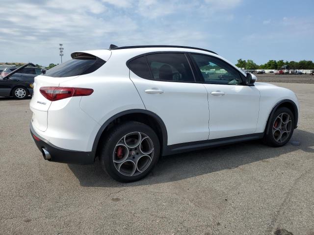 ZASFAKPN1J7B89617 - 2018 ALFA ROMEO STELVIO SPORT Белый фото 3