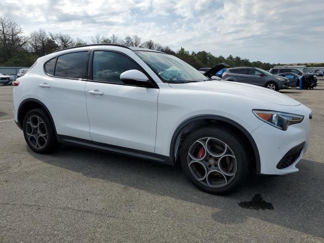 ZASFAKPN1J7B89617 - 2018 ALFA ROMEO STELVIO SPORT Белый фото 4