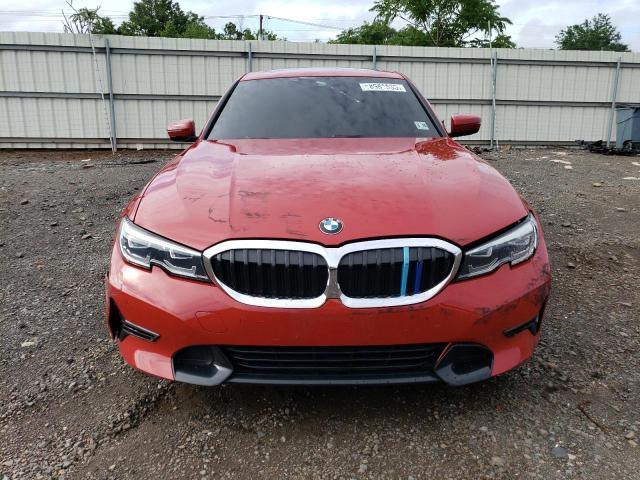 3MW5R7J00M8B95285 - 2021 BMW 330XI RED photo 5