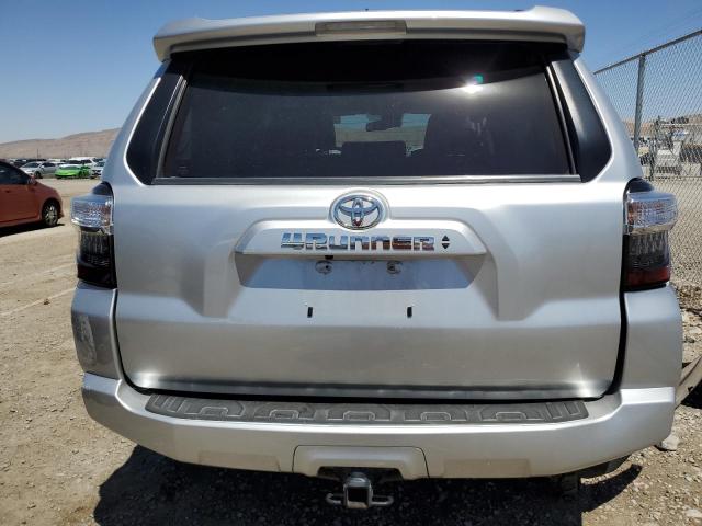 JTEBU5JR1L5771691 - 2020 TOYOTA 4RUNNER SR5/SR5 PREMIUM SILVER photo 6