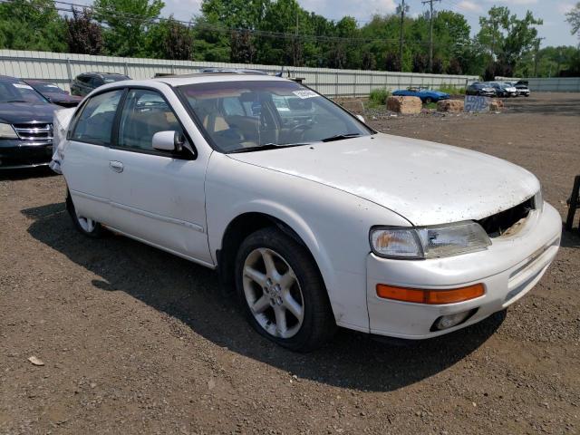 JN1CA21D9TT140268 - 1996 NISSAN MAXIMA GLE WHITE photo 4