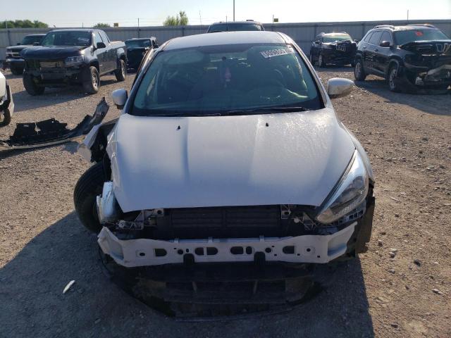 1FADP3K21FL375907 - 2015 FORD FOCUS SE WHITE photo 5