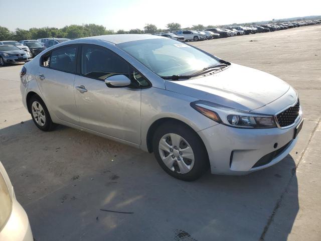 3KPFL4A75JE205360 - 2018 KIA FORTE LX SILVER photo 4