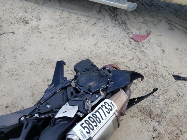 ML5EXER16PDA87218 - 2023 KAWASAKI EX650 R Графитовый фото 5