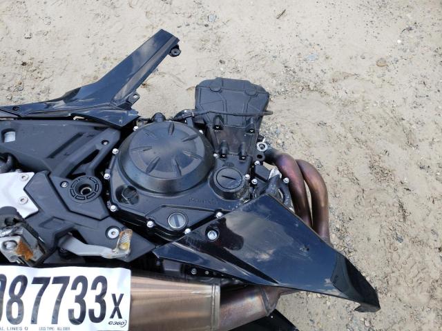 ML5EXER16PDA87218 - 2023 KAWASAKI EX650 R Графитовый фото 7