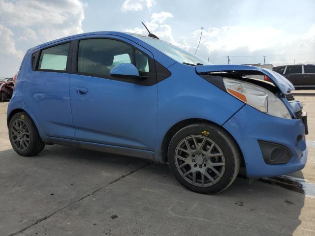 KL8CD6S9XFC738940 - 2015 CHEVROLET SPARK 1LT BLUE photo 4