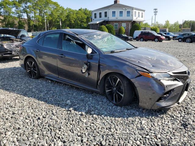 4T1B61HK2JU013065 - 2018 TOYOTA CAMRY XSE GRAY photo 4