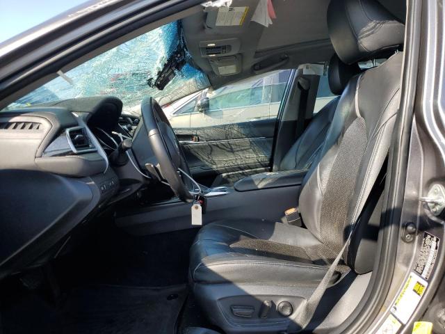 4T1B61HK2JU013065 - 2018 TOYOTA CAMRY XSE GRAY photo 7