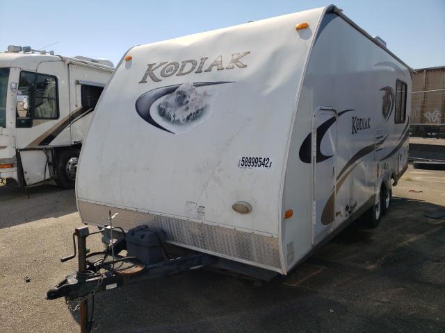 47CTS5L26AK126501 - 2010 DUTC KODIAK WHITE photo 2