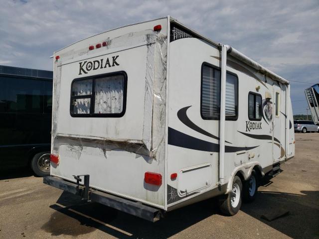 47CTS5L26AK126501 - 2010 DUTC KODIAK WHITE photo 4