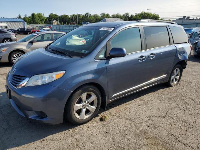 2017 TOYOTA SIENNA LE, null