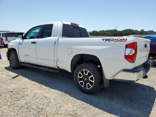 5TFUY5F10FX471069 - 2015 TOYOTA TUNDRA DOUBLE CAB SR/SR5 WHITE photo 2