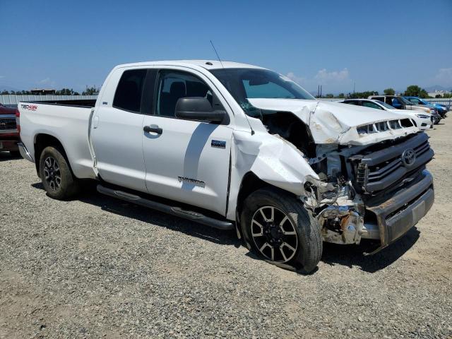 5TFUY5F10FX471069 - 2015 TOYOTA TUNDRA DOUBLE CAB SR/SR5 WHITE photo 4