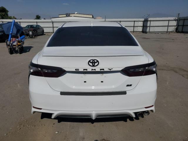 4T1G11AK6PU790565 - 2023 TOYOTA CAMRY SE NIGHT SHADE WHITE photo 6