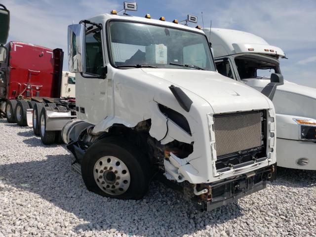 4V4WC9EH0KN247615 - 2019 VOLVO VNR 白色 照片 1