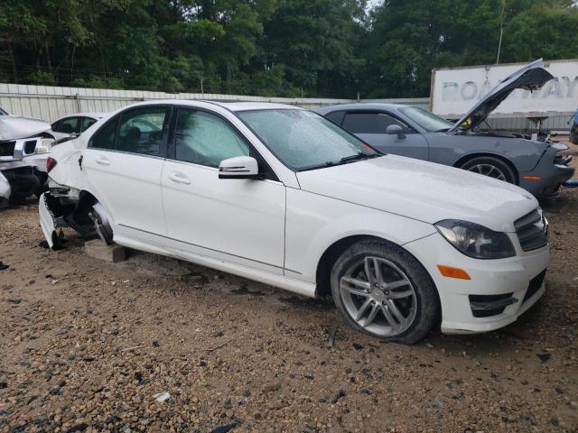 WDDGF4HB2DA784987 - 2013 MERCEDES-BENZ C 250 WHITE photo 4