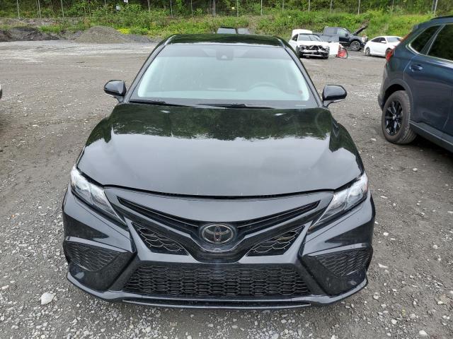 4T1G11AK1RU258885 - 2024 TOYOTA CAMRY SE NIGHT SHADE BLACK photo 5