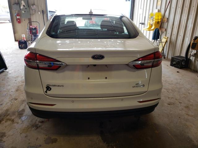 3FA6P0LU1KR262719 - 2019 FORD FUSION SE WHITE photo 6