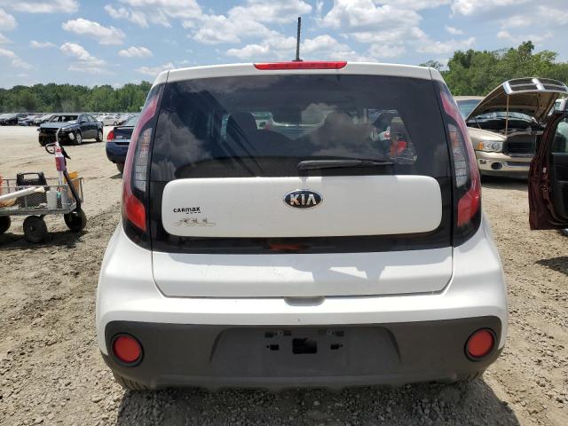 KNDJN2A25J7905053 - 2018 KIA SOUL WHITE photo 6