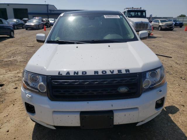 SALFR2BGXEH415687 - 2014 LAND ROVER LR2 HSE WHITE photo 5