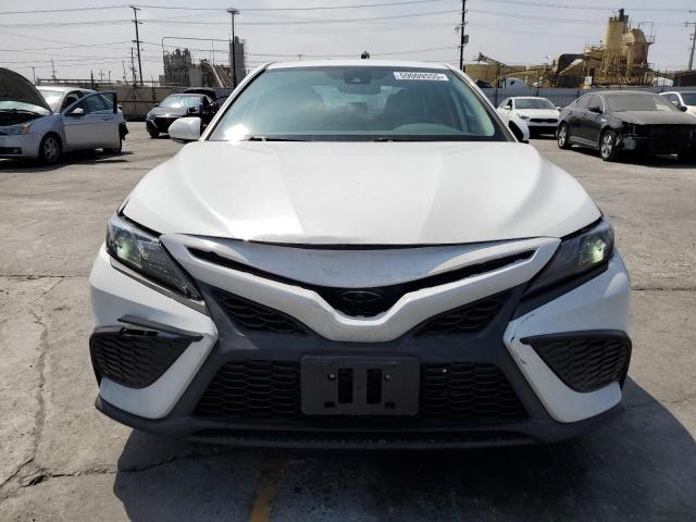 4T1T11AK4PU758213 - 2023 TOYOTA CAMRY SE NIGHT SHADE WHITE photo 5