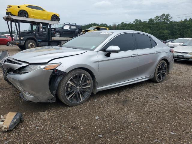 4T1B61HK6JU035795 - 2018 TOYOTA CAMRY XSE SILVER photo 1