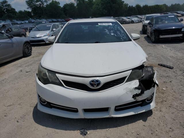 4T1BF1FK6DU653724 - 2013 TOYOTA CAMRY L WHITE photo 5