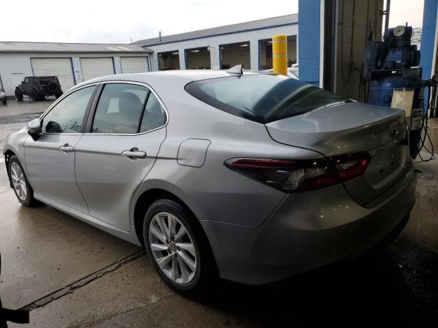 4T1C11AK1PU148852 - 2023 TOYOTA CAMRY LE Plata foto 2