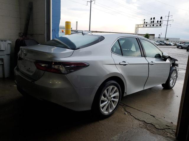 4T1C11AK1PU148852 - 2023 TOYOTA CAMRY LE Plata foto 3