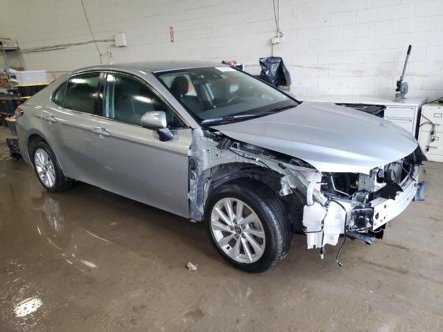 4T1C11AK1PU148852 - 2023 TOYOTA CAMRY LE Plata foto 4