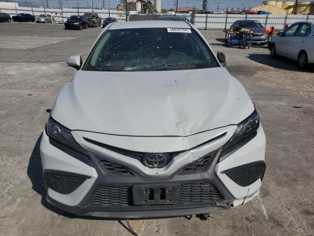 4T1G11AK1PU121586 - 2023 TOYOTA CAMRY SE NIGHT SHADE GRAY photo 5