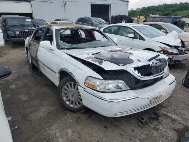 1LNHM81WX4Y633052 - 2004 LINCOLN TOWN CAR EXECUTIVE WHITE photo 4