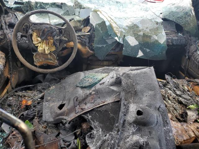 1LNHM81WX4Y633052 - 2004 LINCOLN TOWN CAR EXECUTIVE WHITE photo 8