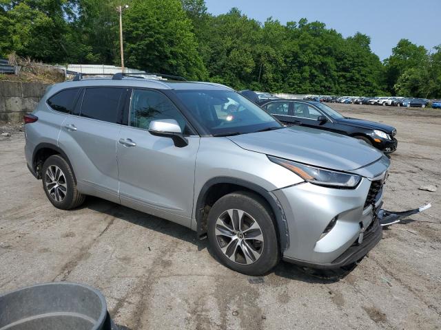 5TDGZRBH4MS552129 - 2021 TOYOTA HIGHLANDER XLE SILVER photo 4