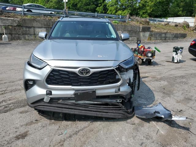 5TDGZRBH4MS552129 - 2021 TOYOTA HIGHLANDER XLE SILVER photo 5