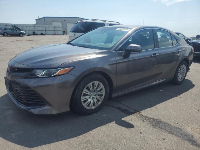 4T1B11HK2JU537637 - 2018 TOYOTA CAMRY L GRAY photo 1