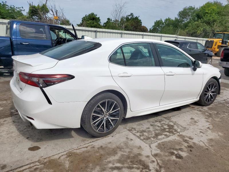4T1G11AK7PU747417 - 2023 TOYOTA CAMRY SE NIGHT SHADE WHITE photo 3