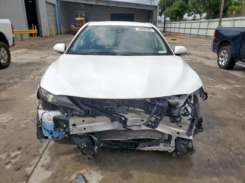 4T1G11AK7PU747417 - 2023 TOYOTA CAMRY SE NIGHT SHADE WHITE photo 5