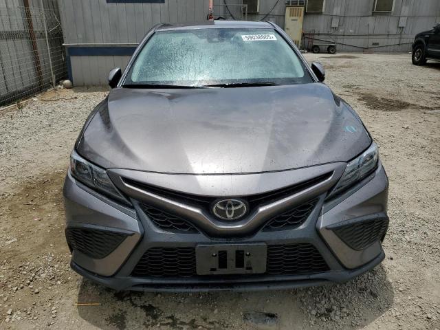 4T1G11AK8RU911776 - 2024 TOYOTA CAMRY SE NIGHT SHADE GRAY photo 5