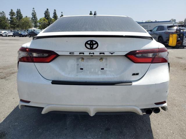4T1G11AK5PU121204 - 2023 TOYOTA CAMRY SE NIGHT SHADE WHITE photo 6