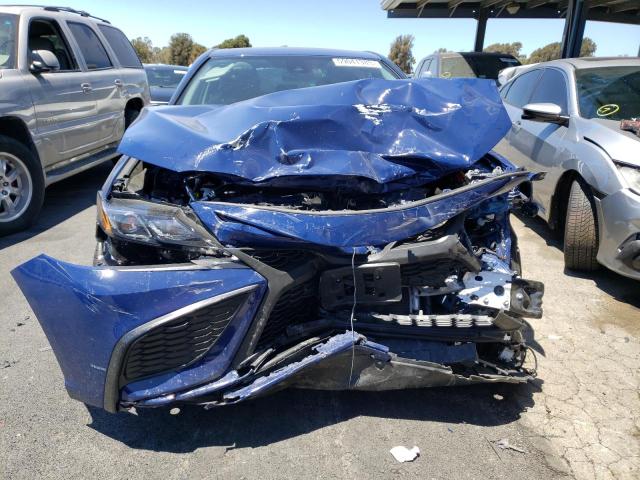4T1G31AK2PU053213 - 2023 TOYOTA CAMRY SE NIGHT SHADE BLUE photo 5