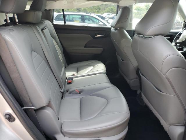 5TDGZRAH2MS535041 - 2021 TOYOTA HIGHLANDER XLE SILVER photo 11