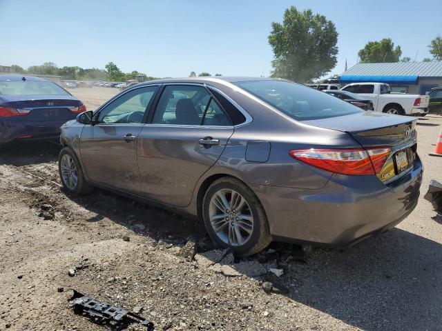 4T1BF1FK2HU618829 - 2017 TOYOTA CAMRY LE ნაცრისფერი ფოტო 2