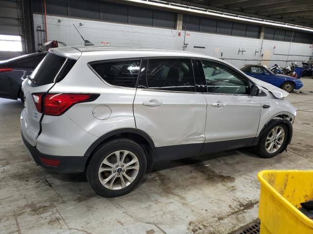 1FMCU9GD6KUA52819 - 2019 FORD ESCAPE SE SILVER photo 3
