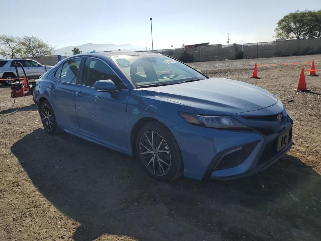 4T1G11AK2RU240542 - 2024 TOYOTA CAMRY SE NIGHT SHADE BLUE photo 4