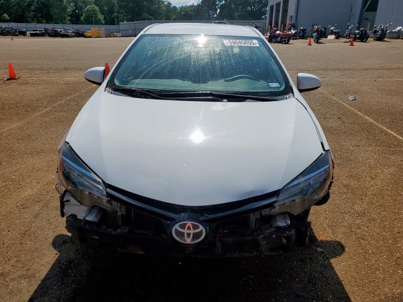 5YFBURHE9JP768455 - 2018 TOYOTA COROLLA L WHITE photo 5